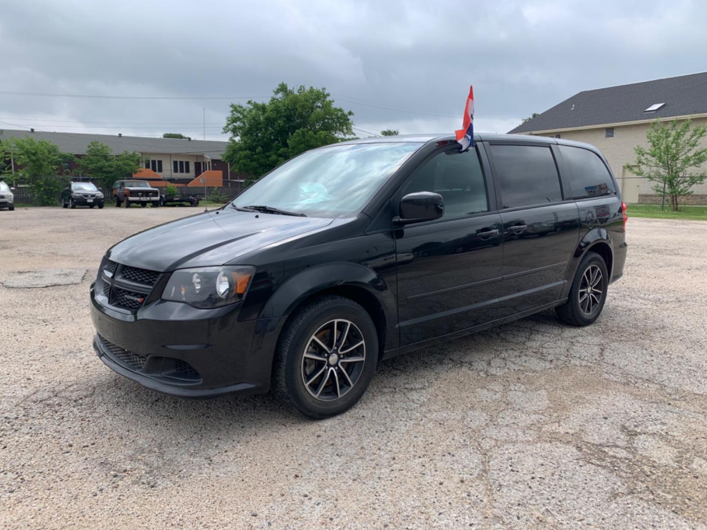 2015 Black /Black Dodge Grand Caravan SE (2C4RDGBG3FR) with an 3.6L V6 DOHC 24V engine, Automatic transmission, located at 1830 North Belt Line Road, Irving, TX, 75061, (469) 524-0199, 32.834373, -96.993584 - Photo#2